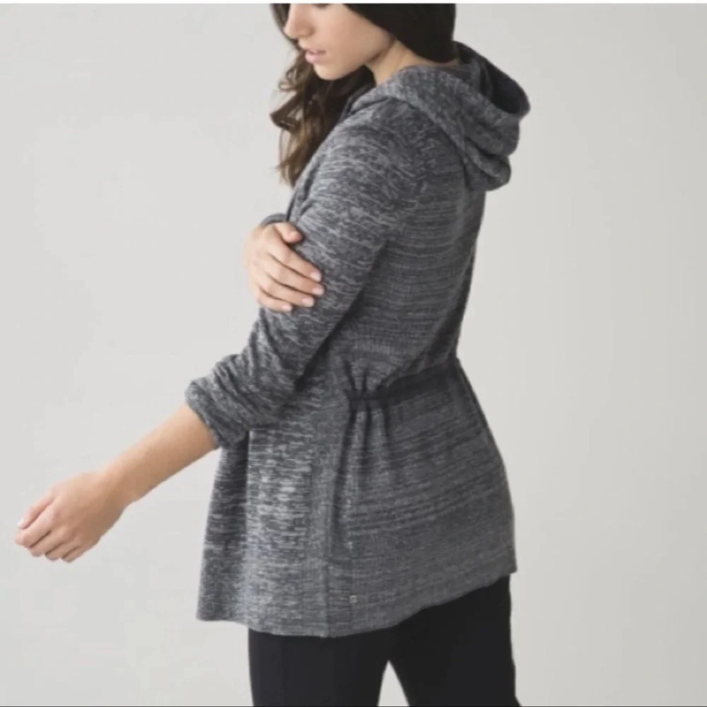 lululemon Peace Of Mind Hooded Wrap Size 2-4 Athleisure Sporty‎